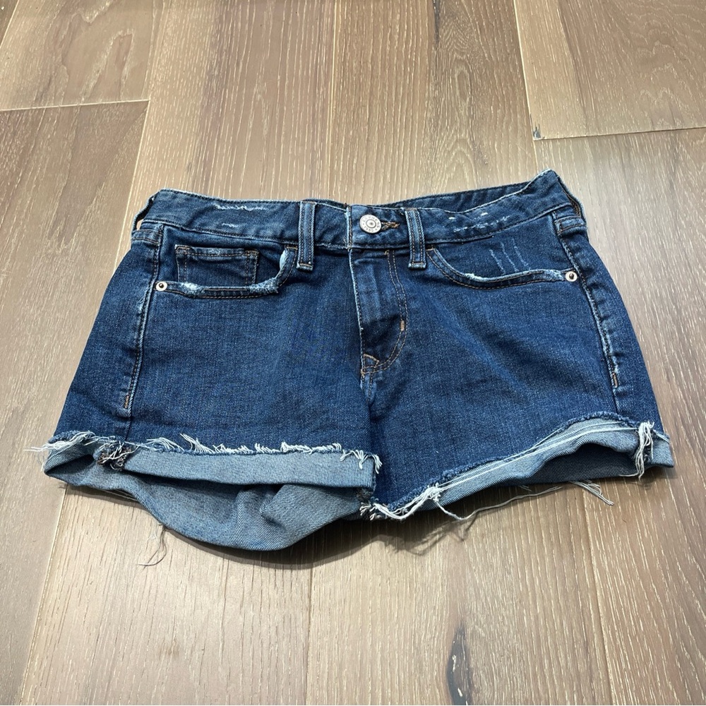 Express Shortie relaxed low rise short. Excellent condition. Size 2